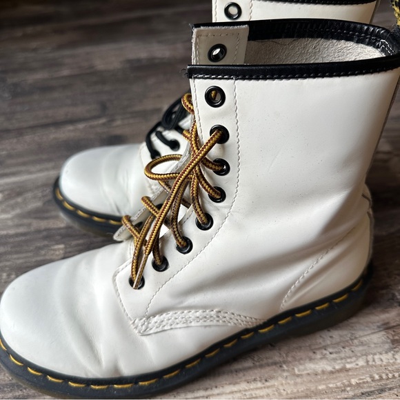 Dr Martens Women’s Smooth Leather White Lace Up Boots Size 7 - Picture 4 of 7